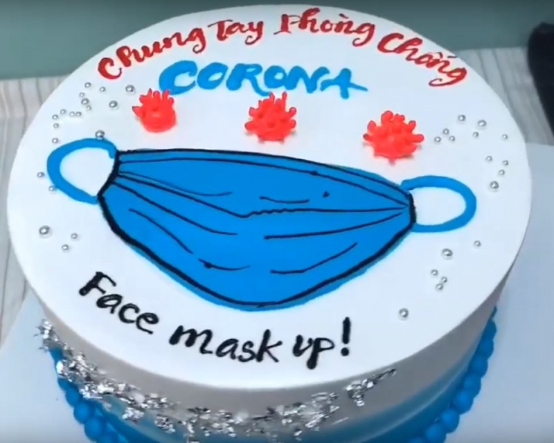 Bánh kem khẩu trang